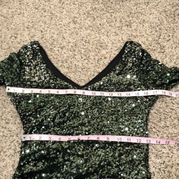 Badgley Mischka Sequin Shamrock Pencil Dress Size Small Green - Picture 8 of 10